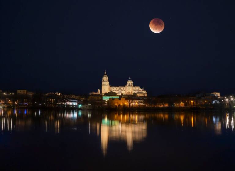 Full Moon Alert for Travelers in Spain: October 2023's Luminous Spectacle