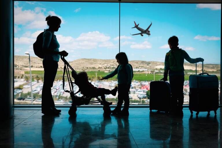 airport scene, traveling with childrens